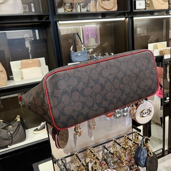 Coach Gallery Tote In Signature Canvas - Picture 8 of 11